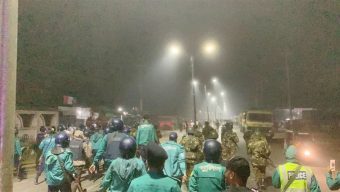 নগরীতে দুই কিশোরের কথা কাটাকাটিকে কেন্দ্র করে পাঁচ গ্রামের বাসিন্দাদের মধ্যে সংঘর্ষ