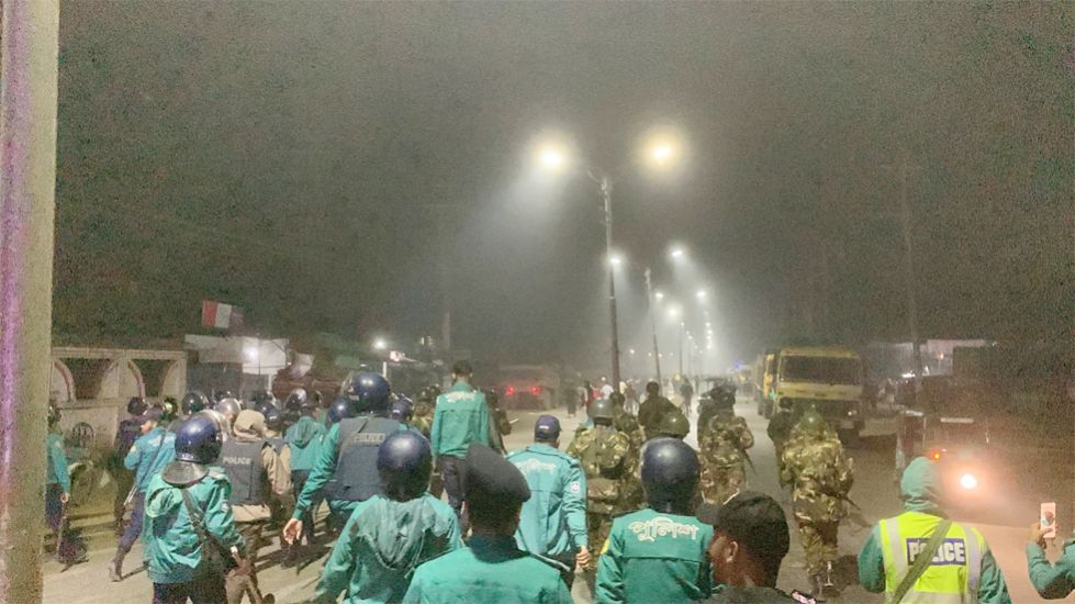 নগরীতে দুই কিশোরের কথা কাটাকাটিকে কেন্দ্র করে পাঁচ গ্রামের বাসিন্দাদের মধ্যে সংঘর্ষ