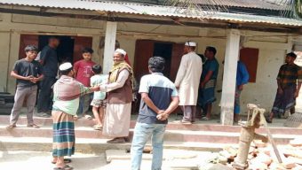 পুরুষাঙ্গ কাটা অবস্থায় এক যুবক কে উদ্ধার করেছে স্থানীয়রা