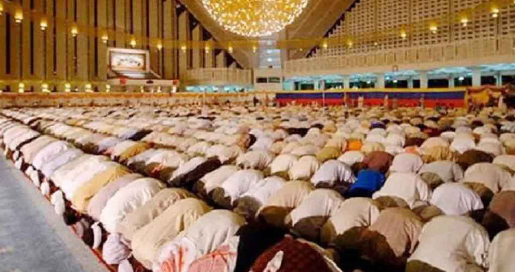 স্পষ্ট ধারণা থাকা প্রয়োজন তারাবির নামাজ সম্পর্কে