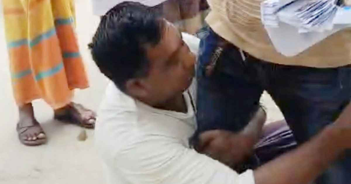 ফ্যামিলি কার্ড দেওয়ার কথা বলে স্থানীয় নারীদের সঙ্গে প্রতারণার পাঁয়তারা