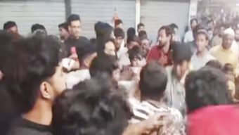 সন্তানের ইচ্ছা পূরণ করতে এসে ‘অপহরণকারী’ সন্দেহে জনতার হাতে মারধরের শিকার