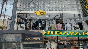 কুমারপাড়া এলাকার অভিজাত কয়েকটি দোকানে অভিযান