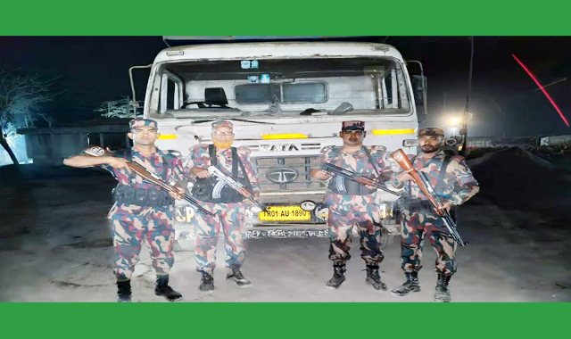 ভারতীয় মুদ্রা রুপি দিয়ে জ্বালানি তেল কেনার চেষ্টার অভিযোগে ভারতীয় ট্রাক জব্দ